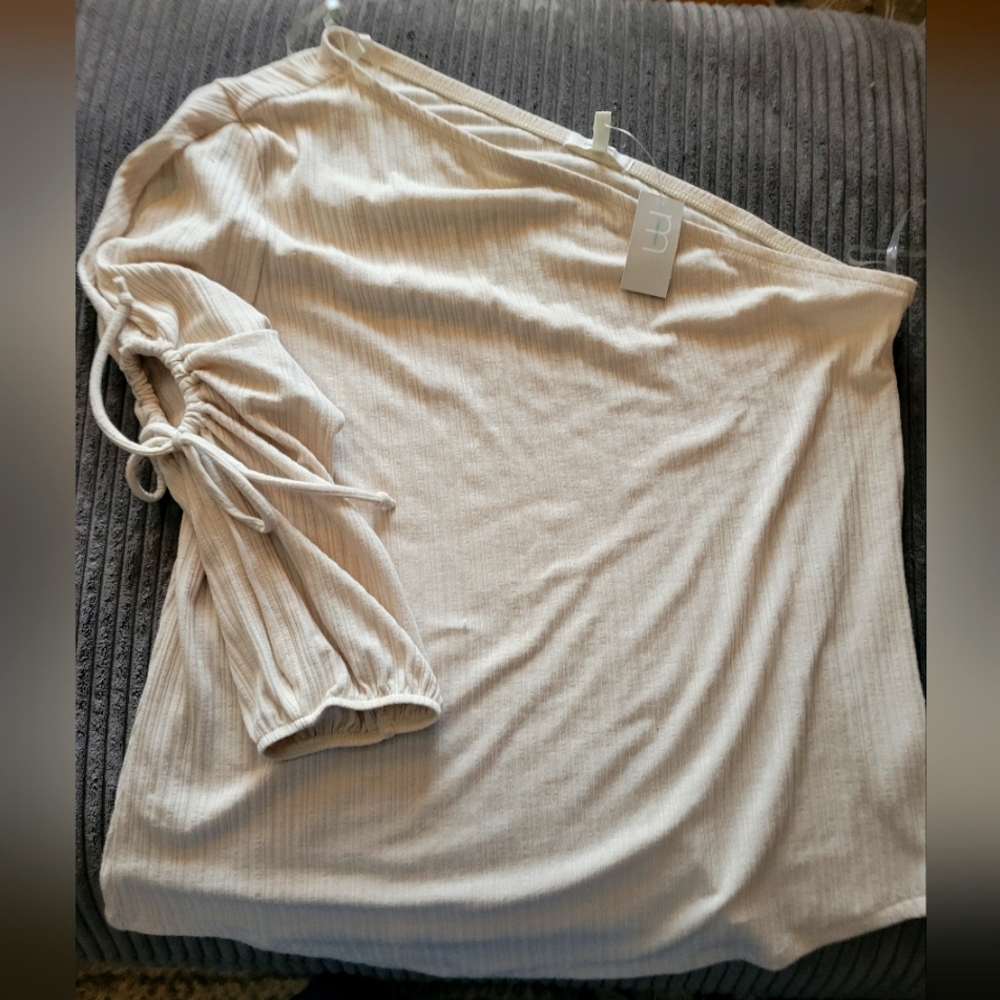 One shoulder top